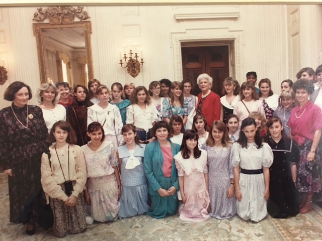 Ashley Hall Students Visit alumna and Former First Lady, Barbara Pierce Bush '43 in the White House in 1989